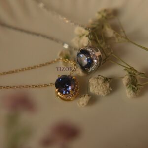 the lune necklace